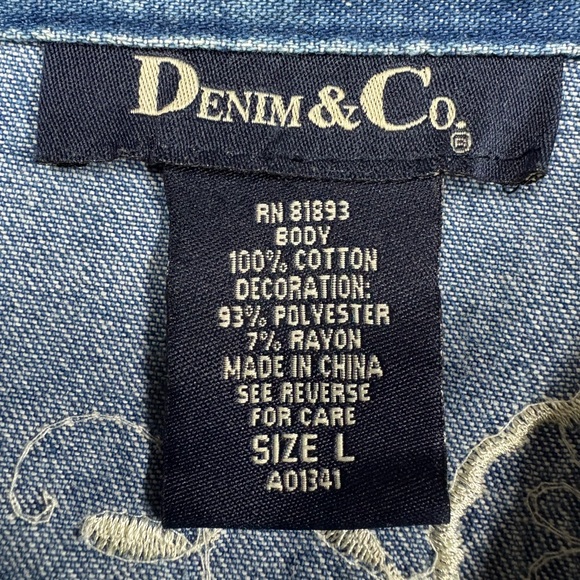 Denim & Co Embroidered Blue Jacket Floral Patch Women’s L Button Front Artsy - Picture 2 of 11